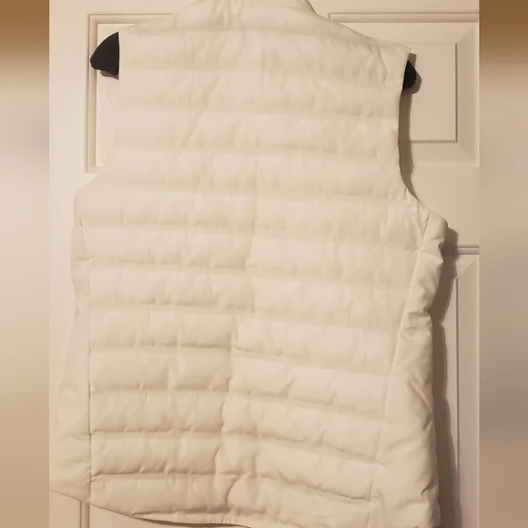 Nike Cream Quilted Vest with Chevron Pattern - Picture 2 of 2